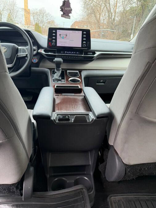 Used 2021 Toyota Sienna LE image 30