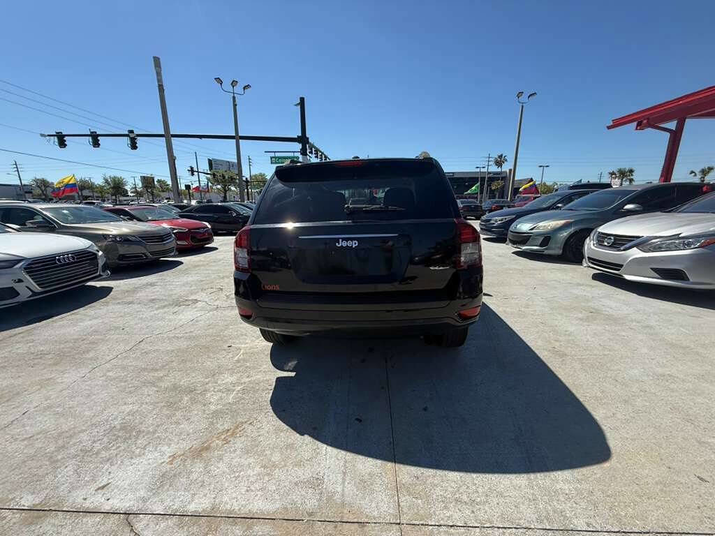 Used 2014 Jeep Compass Latitude image 4