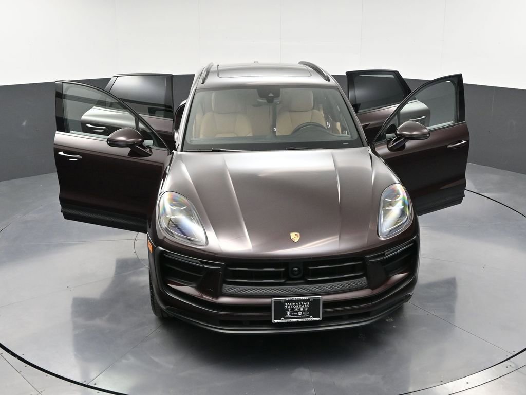 Certified 2025 Porsche Macan image 34