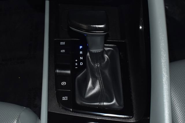 Used 2025 Hyundai Elantra Limited image 19