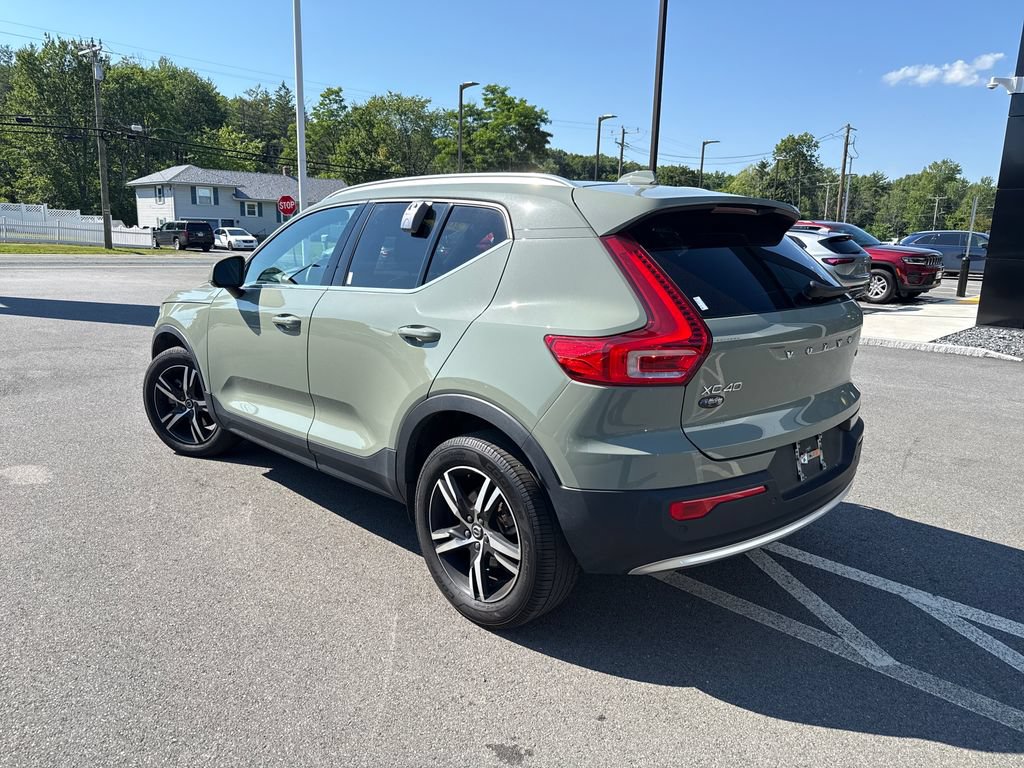 Used 2024 Volvo XC40 B5 Core AWD/4WD video 3
