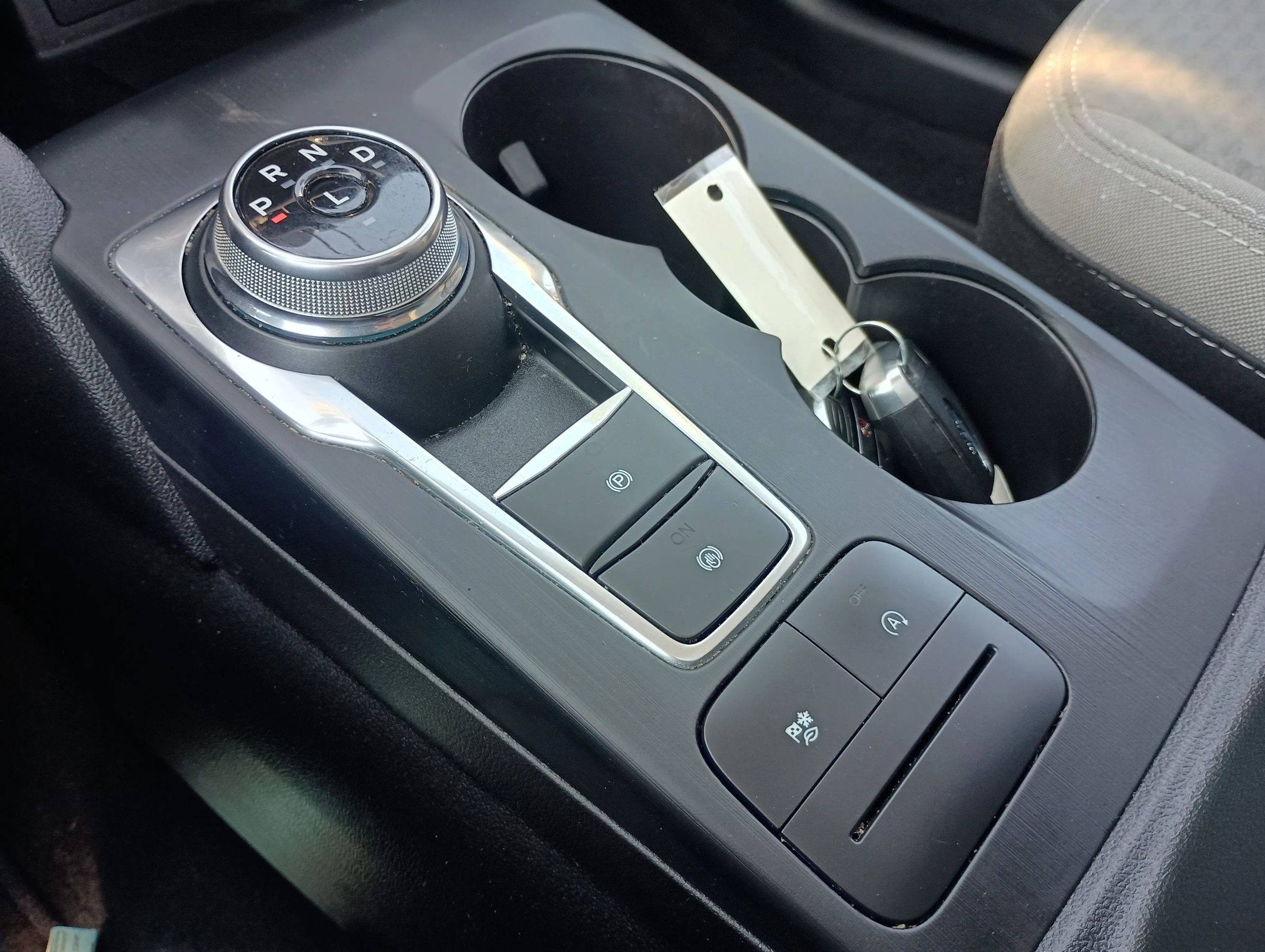 Used 2022 Ford Escape SE w/ SE Sport Appearance Package image 20