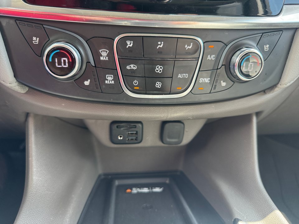 Used 2021 Chevrolet Traverse Premier AWD/4WD image 22