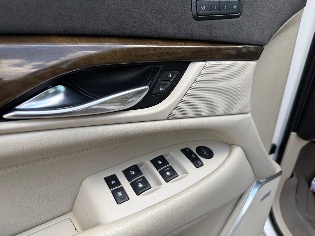 Used 2019 Cadillac Escalade ESV Luxury AWD/4WD image 28