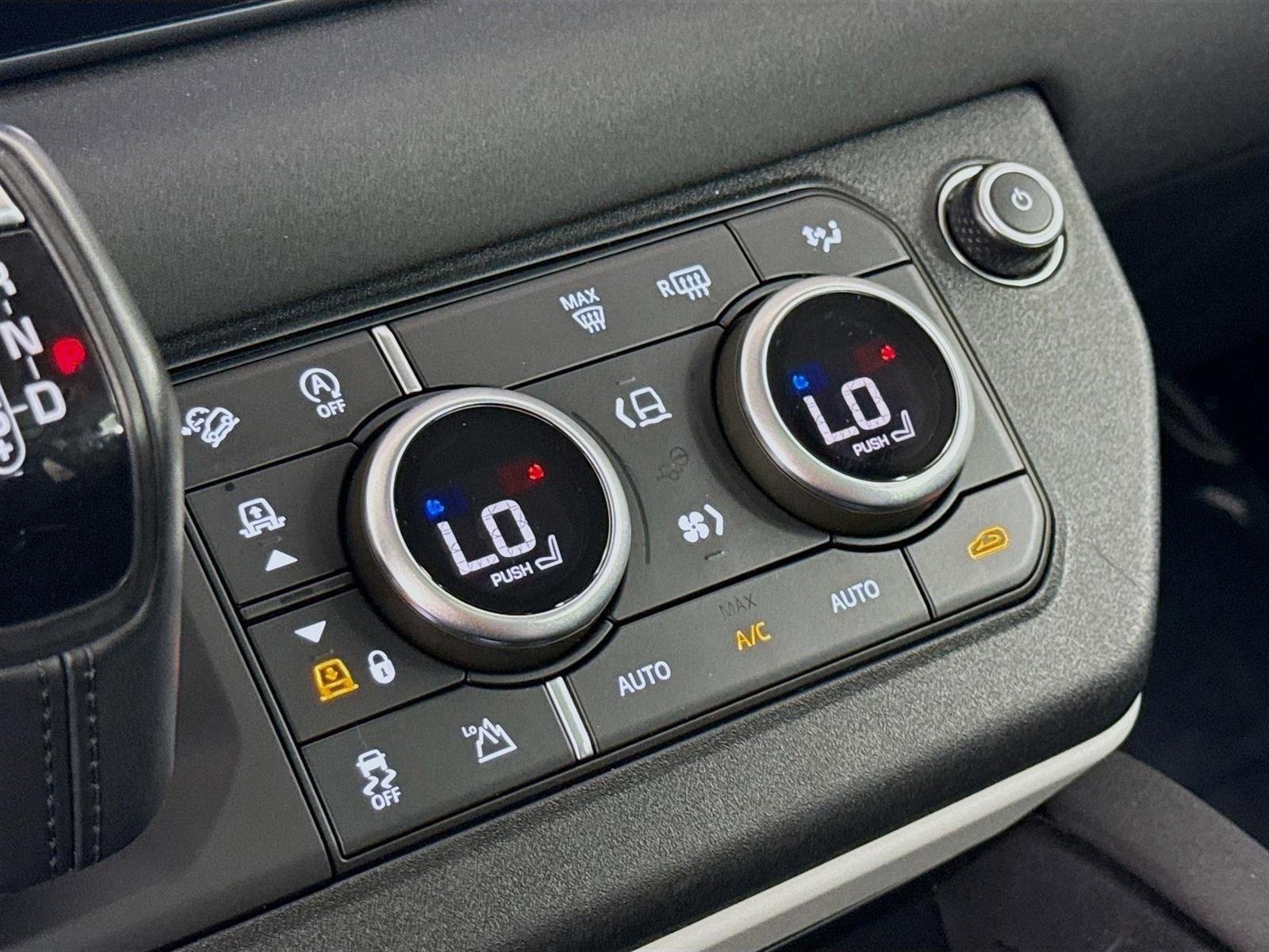 Used 2020 Land Rover Defender 110 First Edition image 24