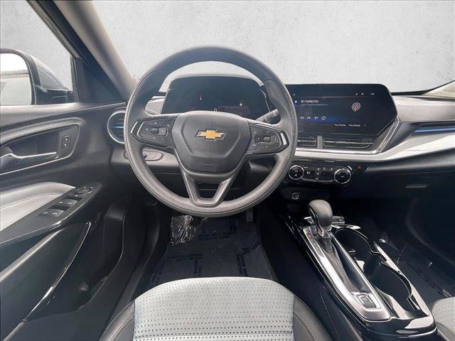 Certified 2025 Chevrolet Trax LT w/ LPO, Blackout Package FWD image 7