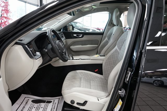 Used 2022 Volvo XC60 T8 Inscription Expression image 29