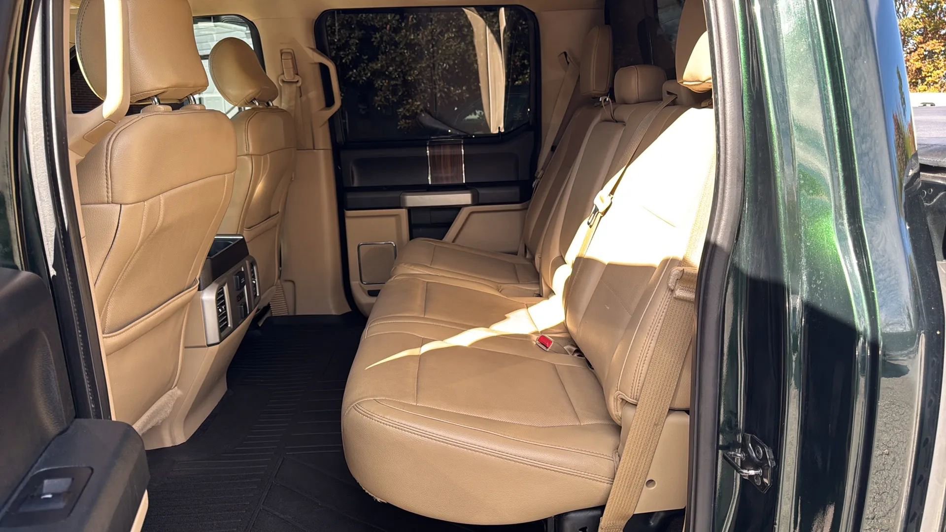 Used 2015 Ford F150 Lariat w/ Equipment Group 502A Luxury image 11