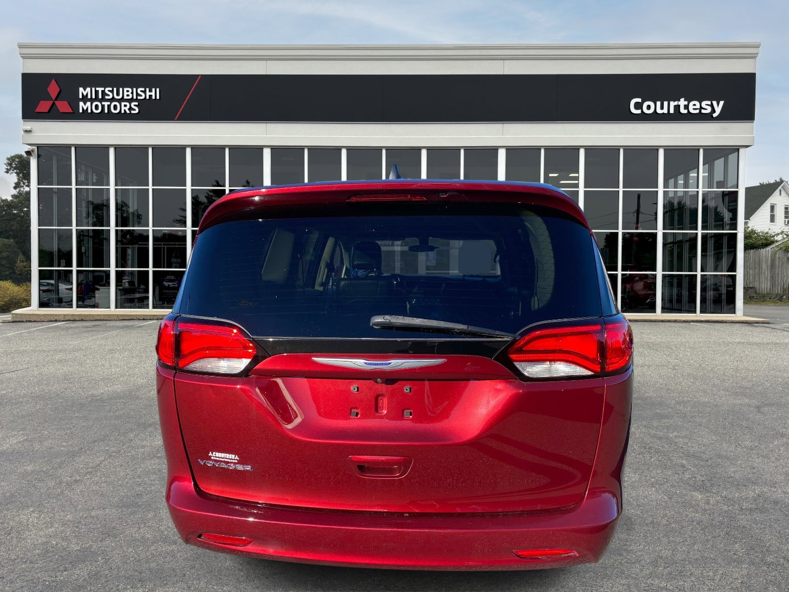 Used 2020 Chrysler Voyager L video 4
