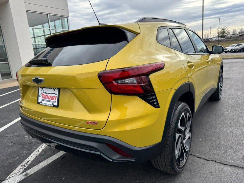 Used 2024 Chevrolet Trax RS w/ Sunroof Package image 3