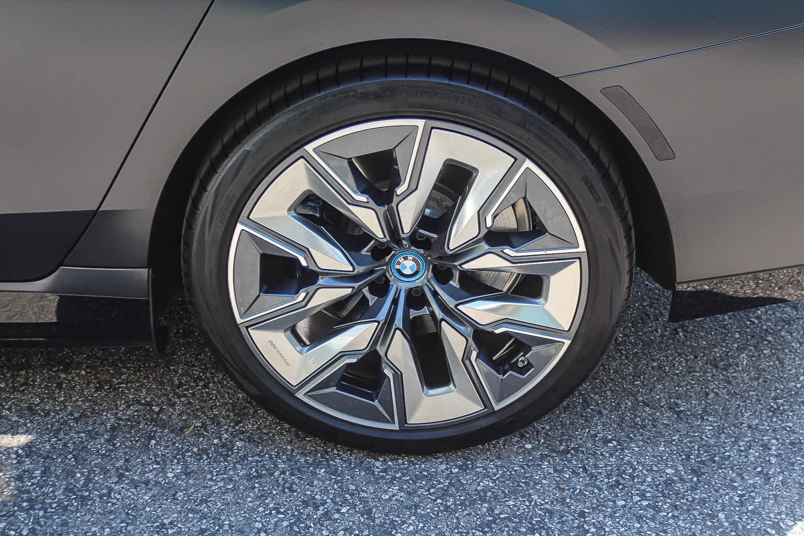 Used 2023 BMW i7 xDrive60 AWD/4WD image 8