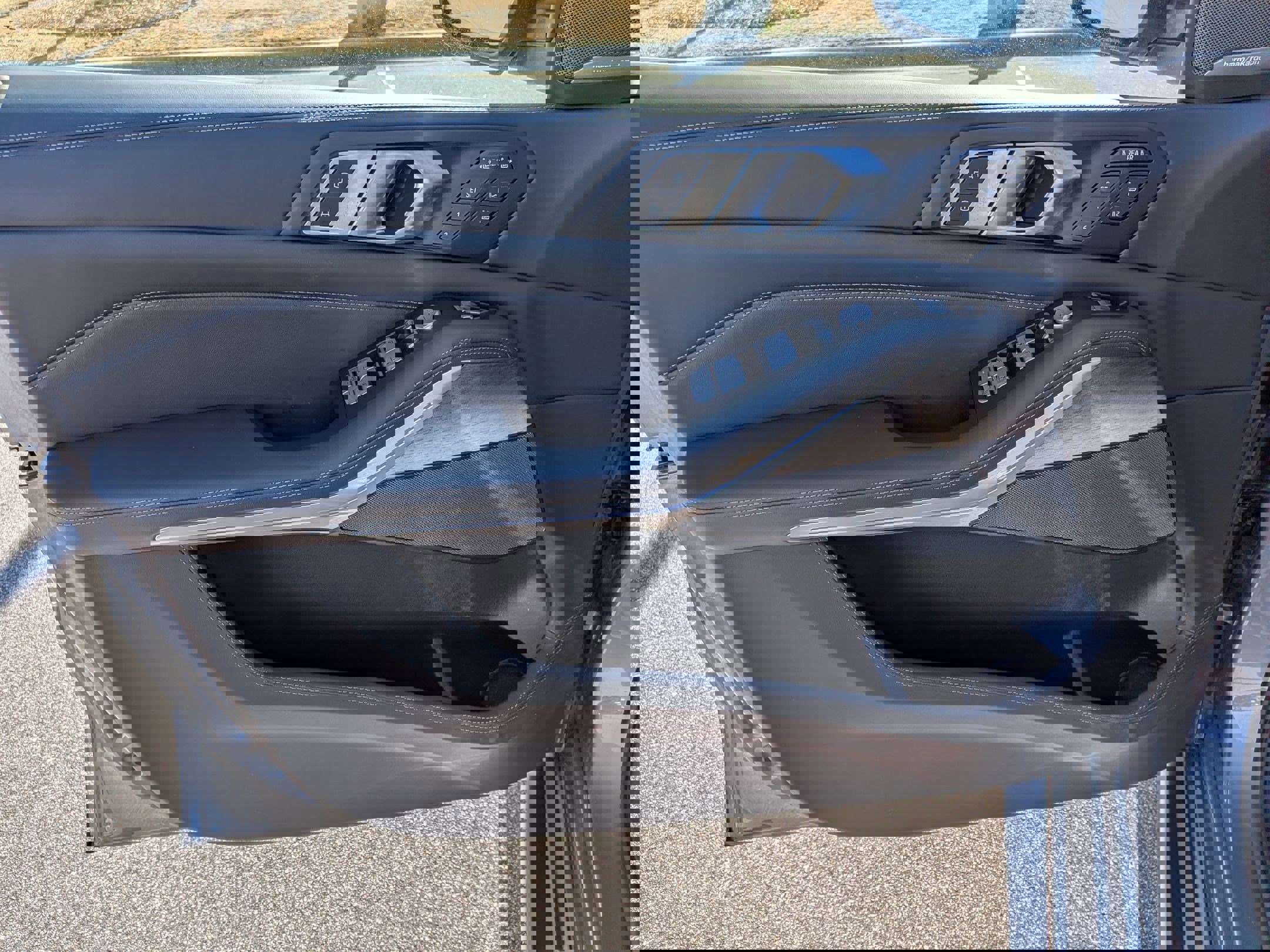 Used 2023 BMW X7 xDrive40i w/ Executive Package image 12