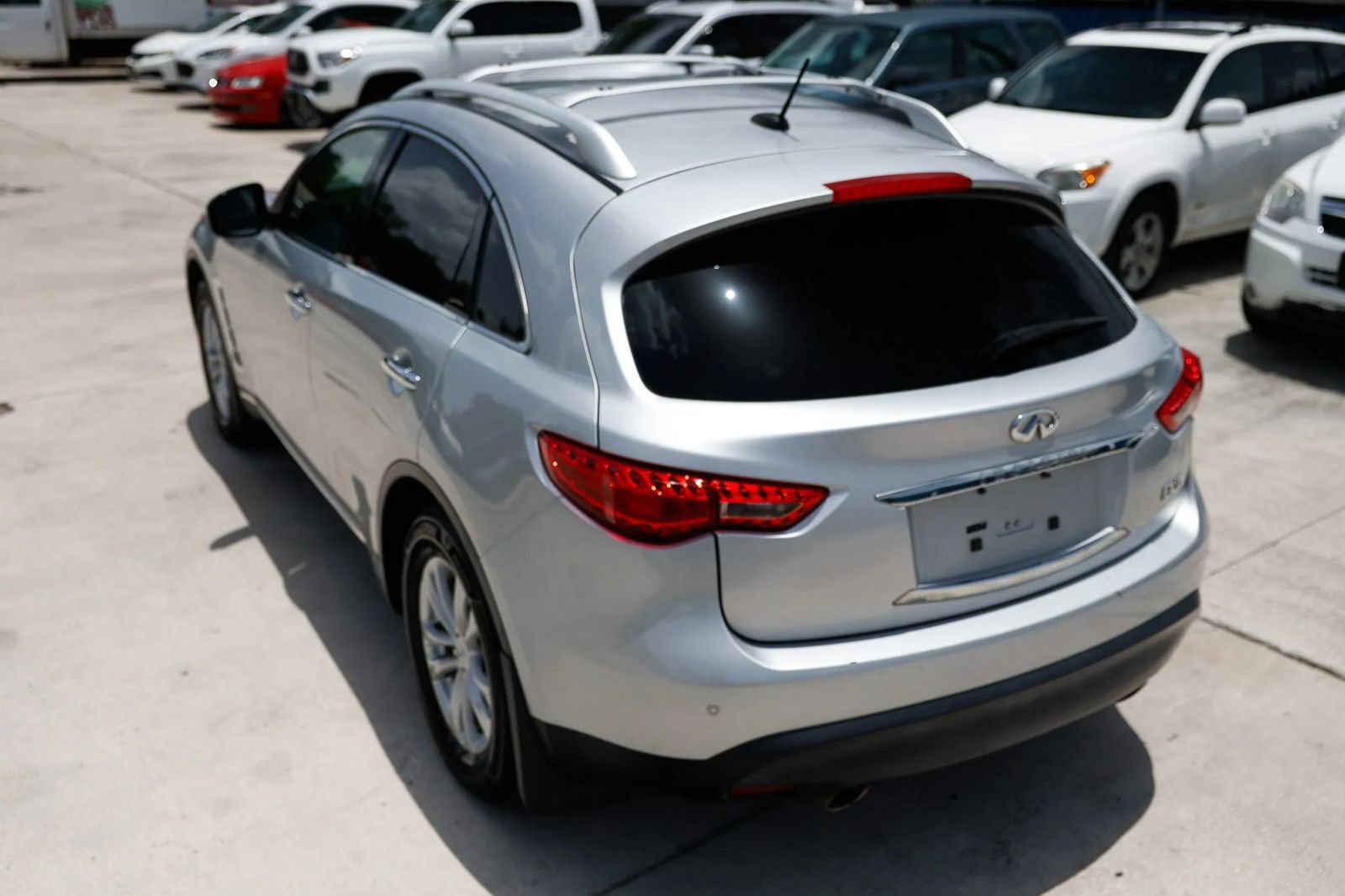 Used 2011 INFINITI FX35 2WD w/ Premium Pkg image 4