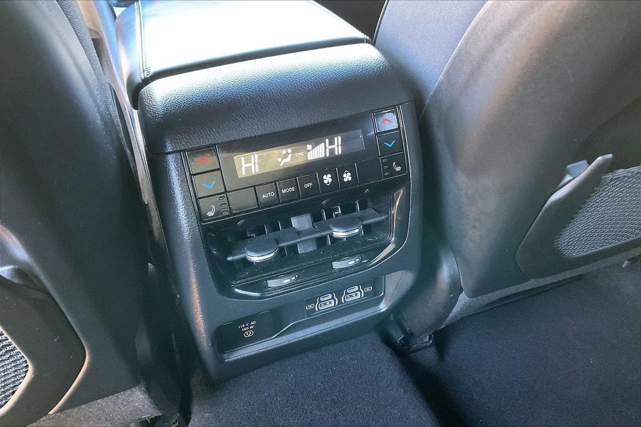 Certified 2023 Jeep Grand Cherokee Overland w/ Luxury Tech Group IV image 18