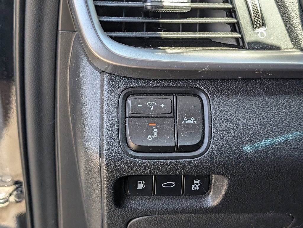 Used 2020 Kia Optima LX image 25