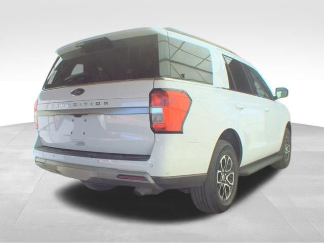 Used 2024 Ford Expedition XLT AWD/4WD image 8