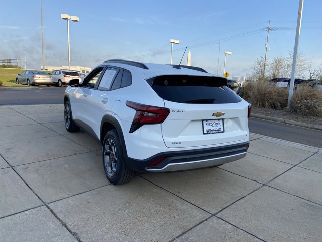 Used 2024 Chevrolet Trax LT image 8