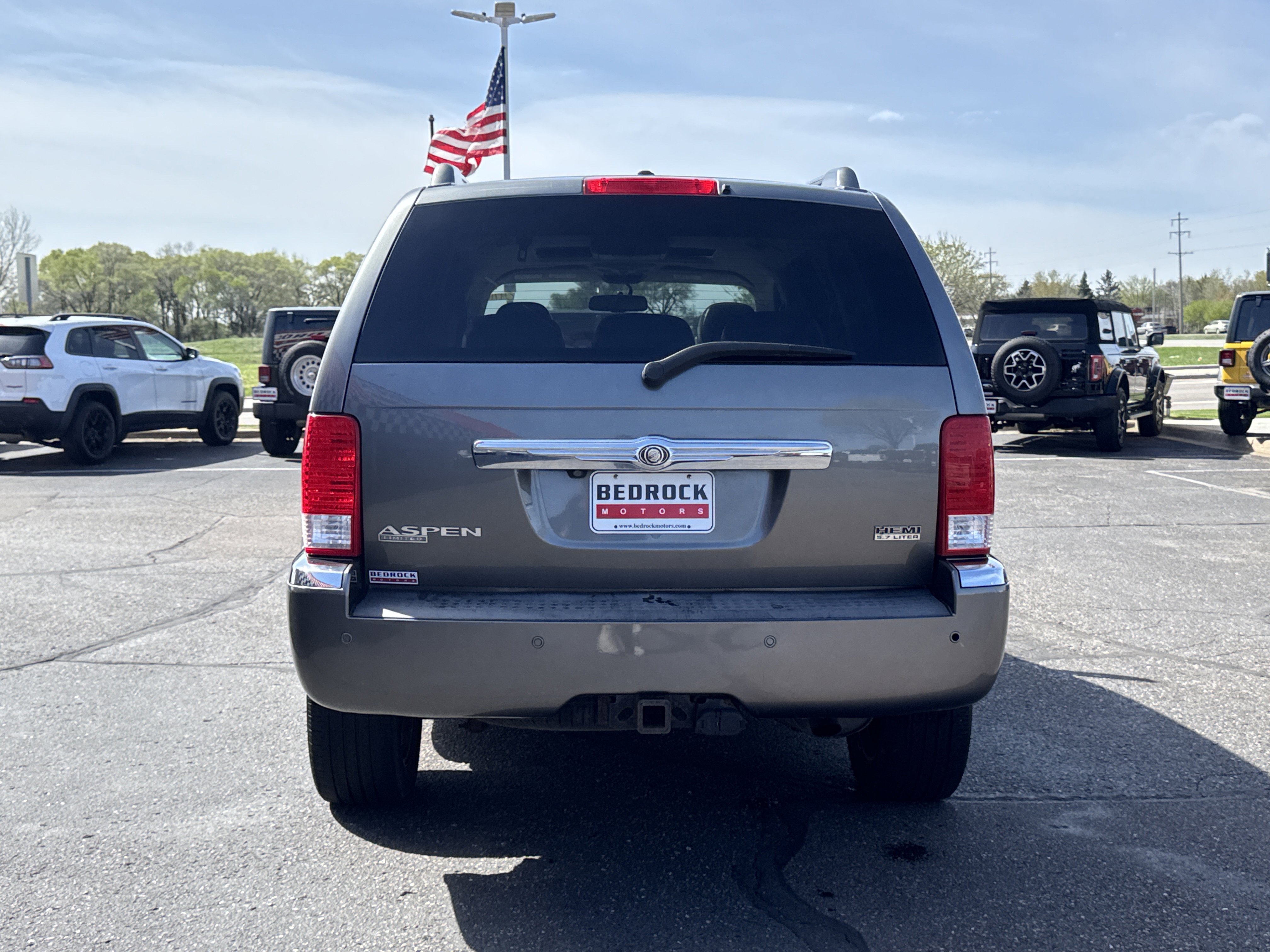 Used 2008 Chrysler Aspen Limited AWD/4WD image 6