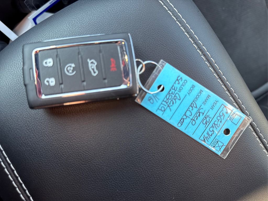 Used 2025 Jeep Grand Cherokee Altitude image 39