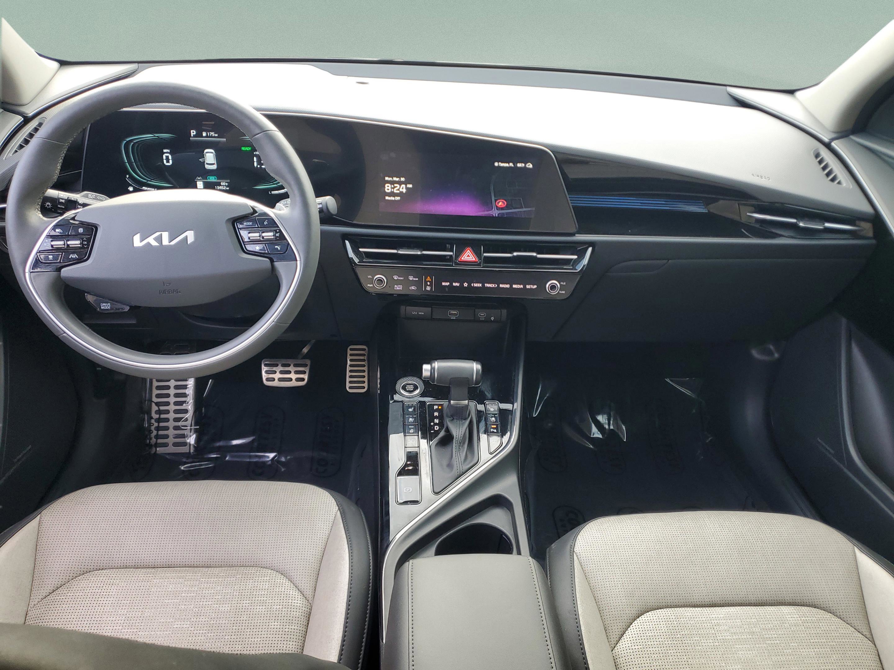 Certified 2024 Kia Niro SX Touring image 13