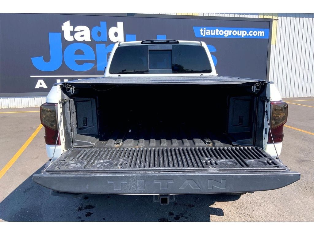 Used 2018 Nissan Titan PRO-4X w/ Pro-4x Convenience Package AWD/4WD image 11