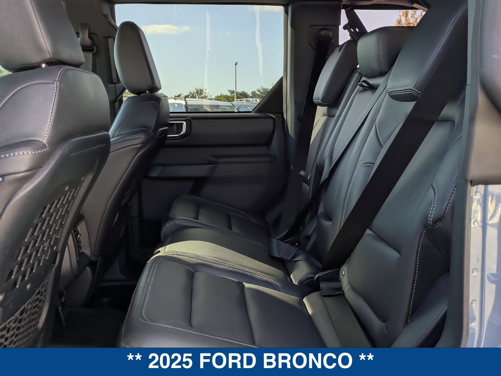 Used 2025 Ford Bronco Badlands AWD/4WD image 46