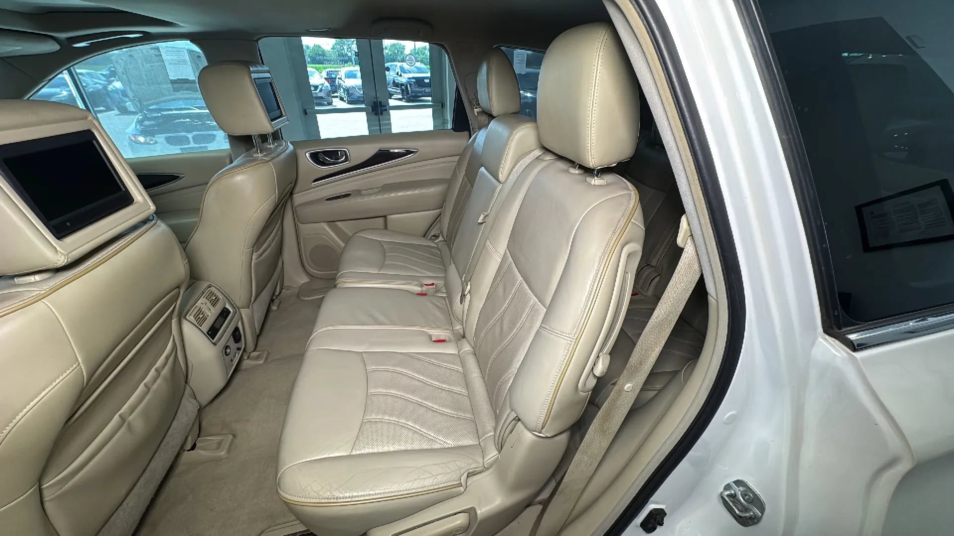 Used 2014 INFINITI QX60 FWD w/ Premium Plus Package image 30