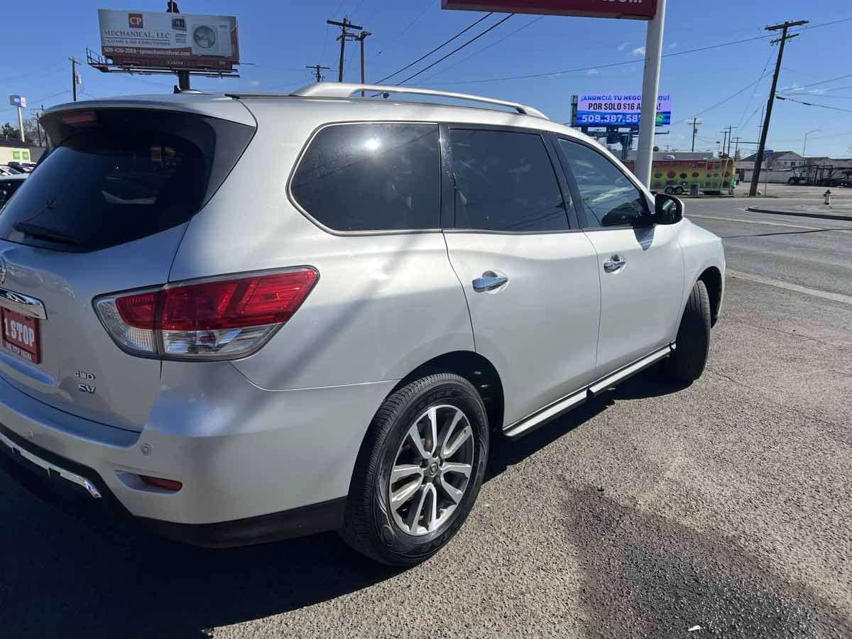 Used 2013 Nissan Pathfinder SV AWD/4WD image 5