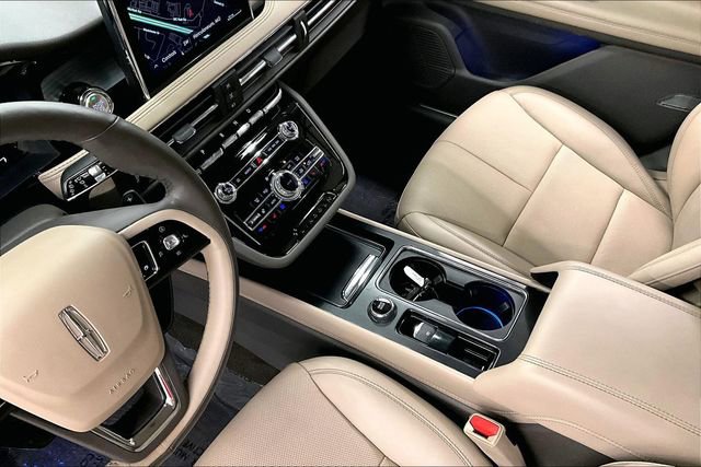 Used 2022 Lincoln Corsair FWD w/ Premium Package image 16