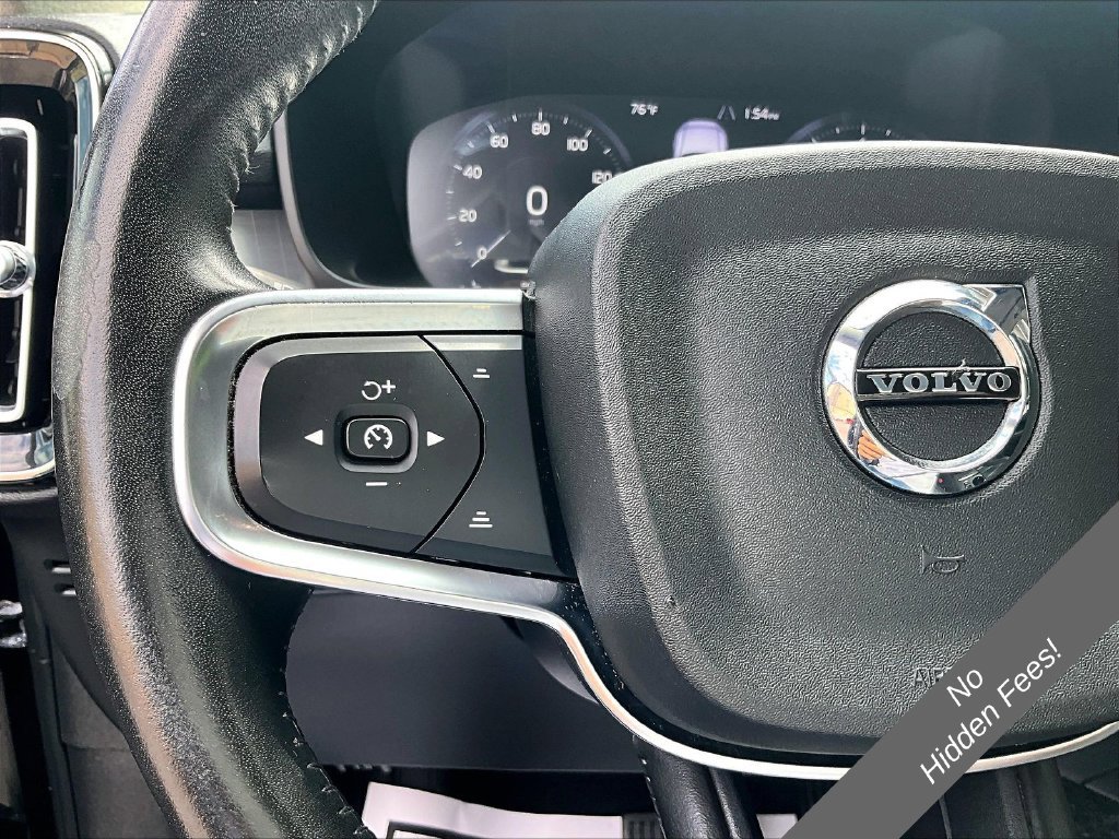 Used 2021 Volvo XC40 T4 Momentum FWD image 16