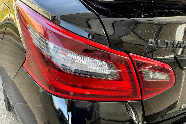 Certified 2018 Nissan Altima 2.5 SR w/ SR Midnight Edition FWD image 28