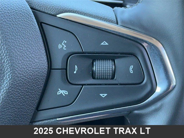Used 2025 Chevrolet Trax LT w/ LT Convenience Package image 22