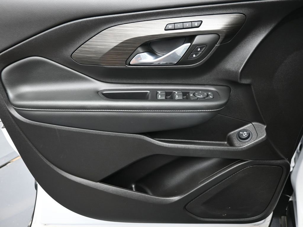 Used 2024 GMC Terrain SLT image 10