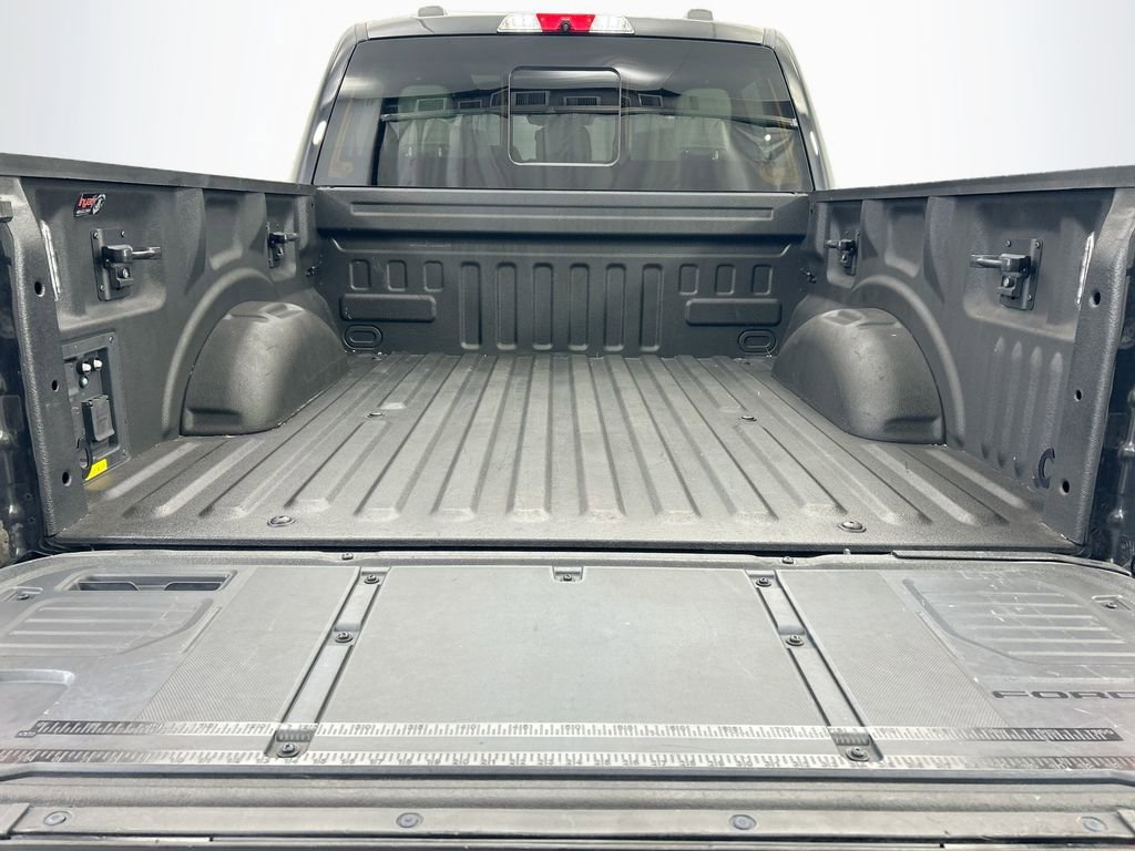 Used 2023 Ford F150 Lightning Platinum image 27