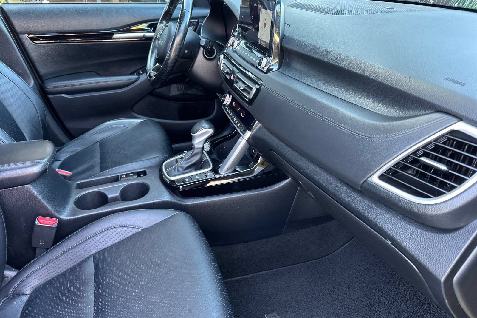 Certified 2022 Kia Seltos SX w/ Sunroof Package AWD/4WD image 19