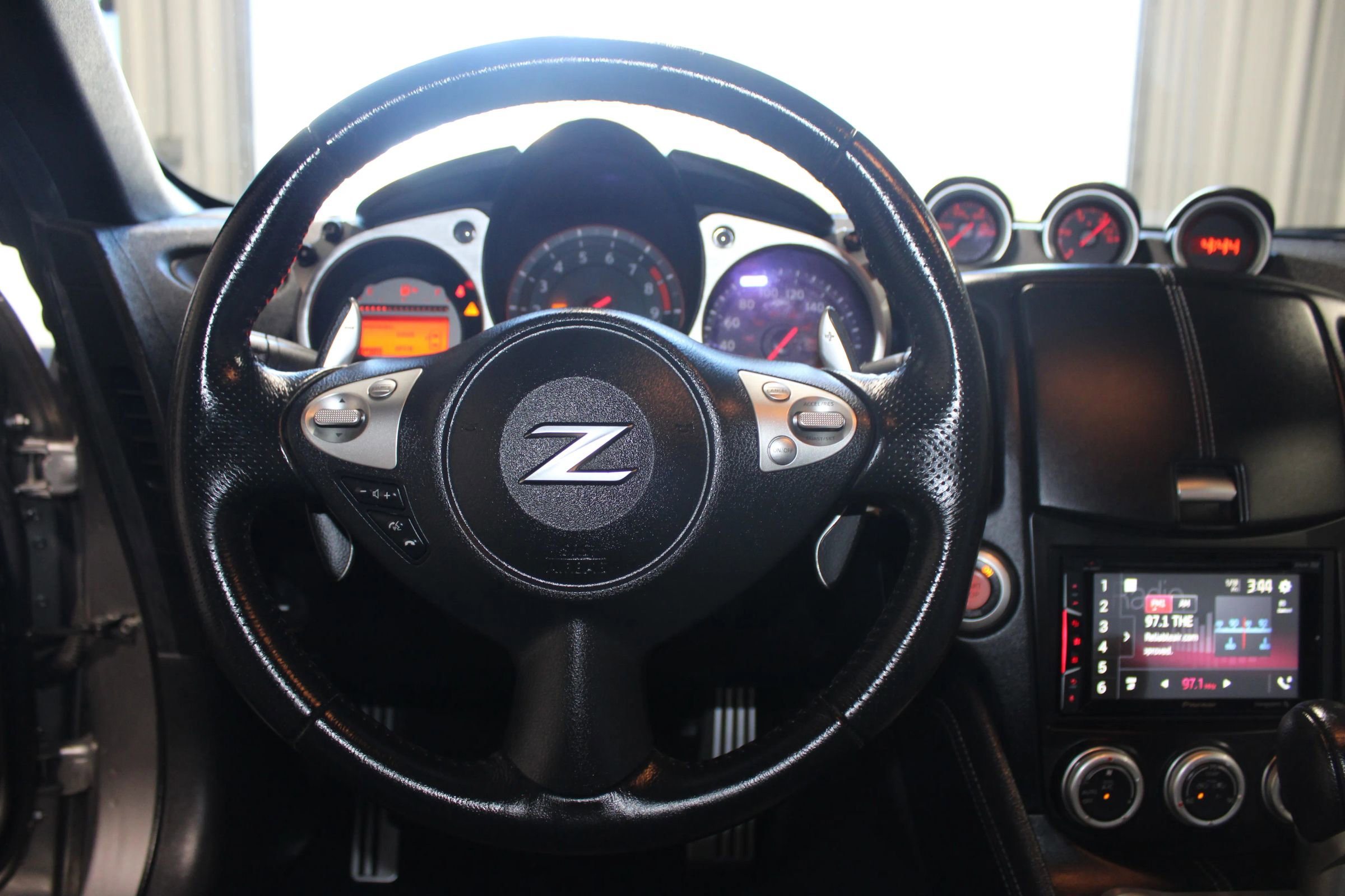 Used 2009 Nissan 370Z Touring w/ Sport Pkg image 10