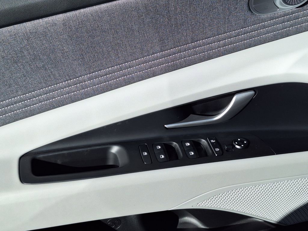 New 2026 Hyundai Elantra Limited image 9