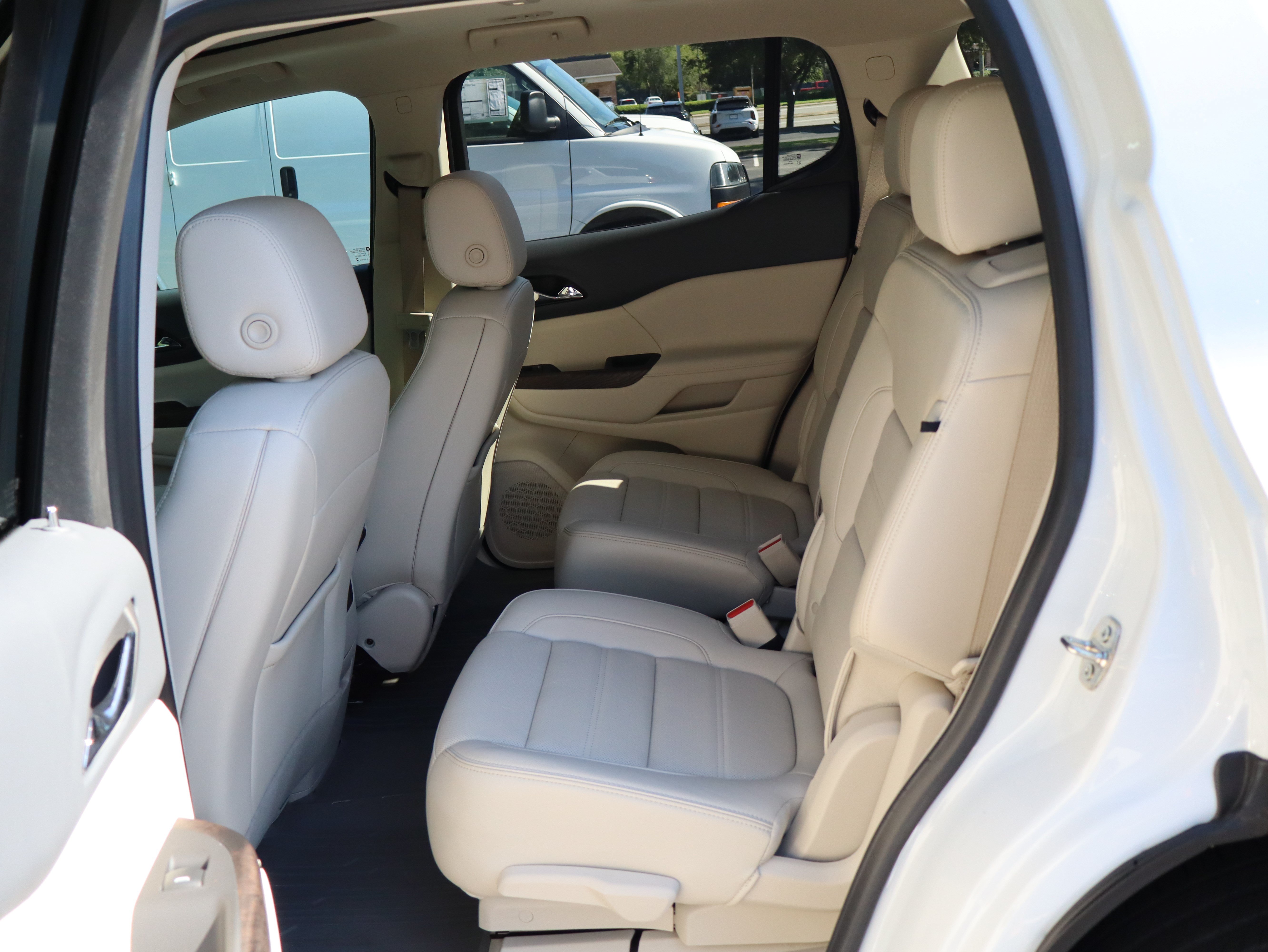 Used 2023 GMC Acadia Denali w/ Denali Ultimate Package FWD image 33