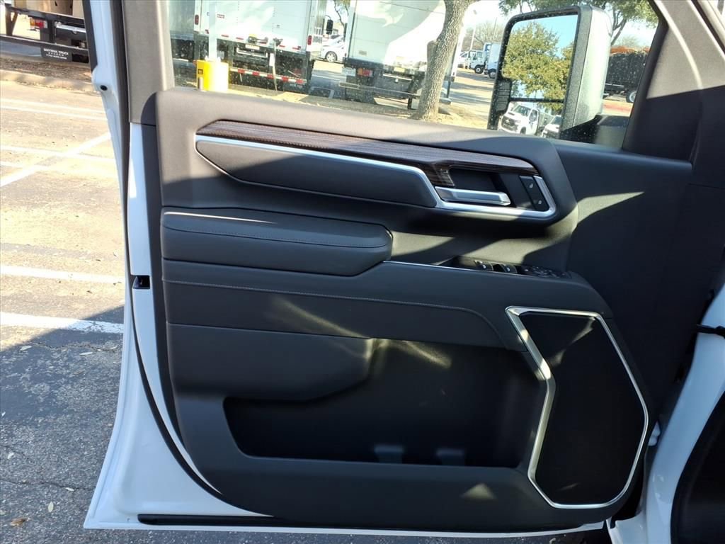 New 2026 Chevrolet Silverado 3500 LT image 11