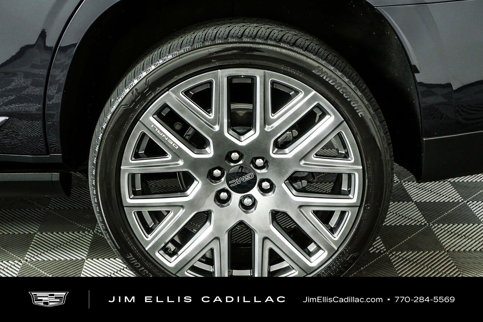 Used 2025 GMC Yukon Denali Ultimate AWD/4WD image 41