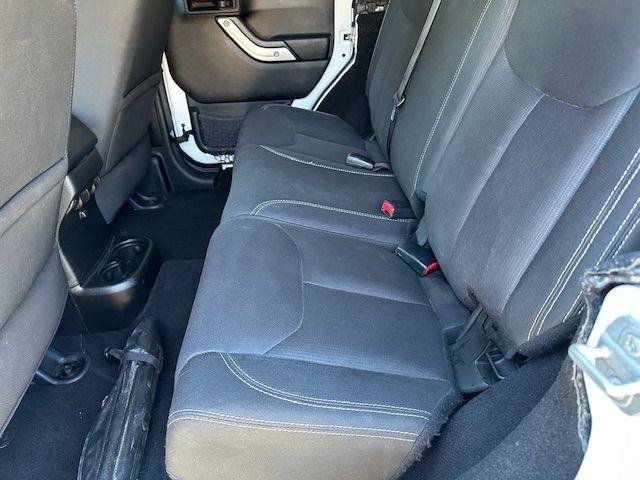 Used 2016 Jeep Wrangler Unlimited Rubicon w/ Connectivity Group AWD/4WD image 17