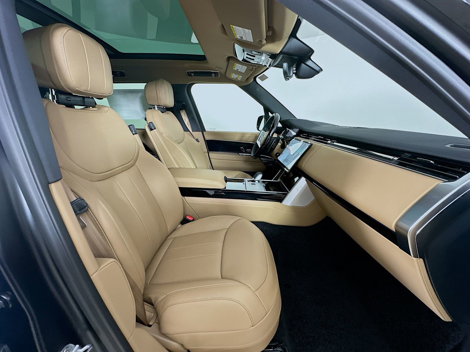 New 2026 Land Rover Range Rover Long Wheelbase SE AWD/4WD image 45