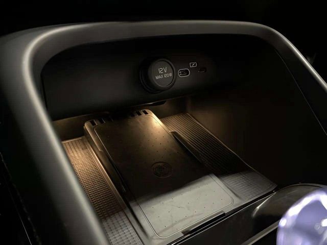 Used 2025 Volvo XC40 B5 Plus image 53