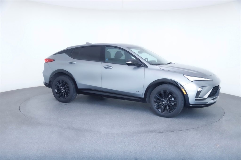 Used 2025 Buick Envista Sport Touring image 10