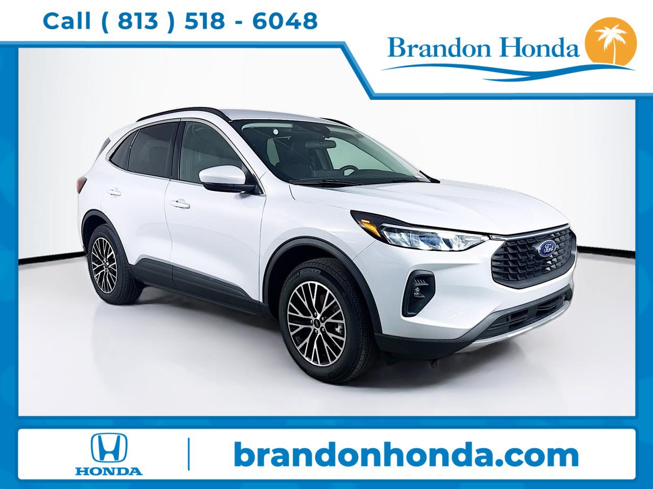 Used 2025 Ford Escape SE w/ Class II Trailer Tow Package FWD image 1