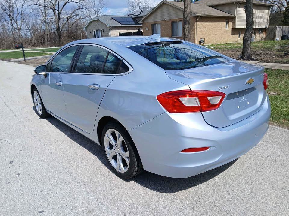 Used 2017 Chevrolet Cruze Premier FWD image 8