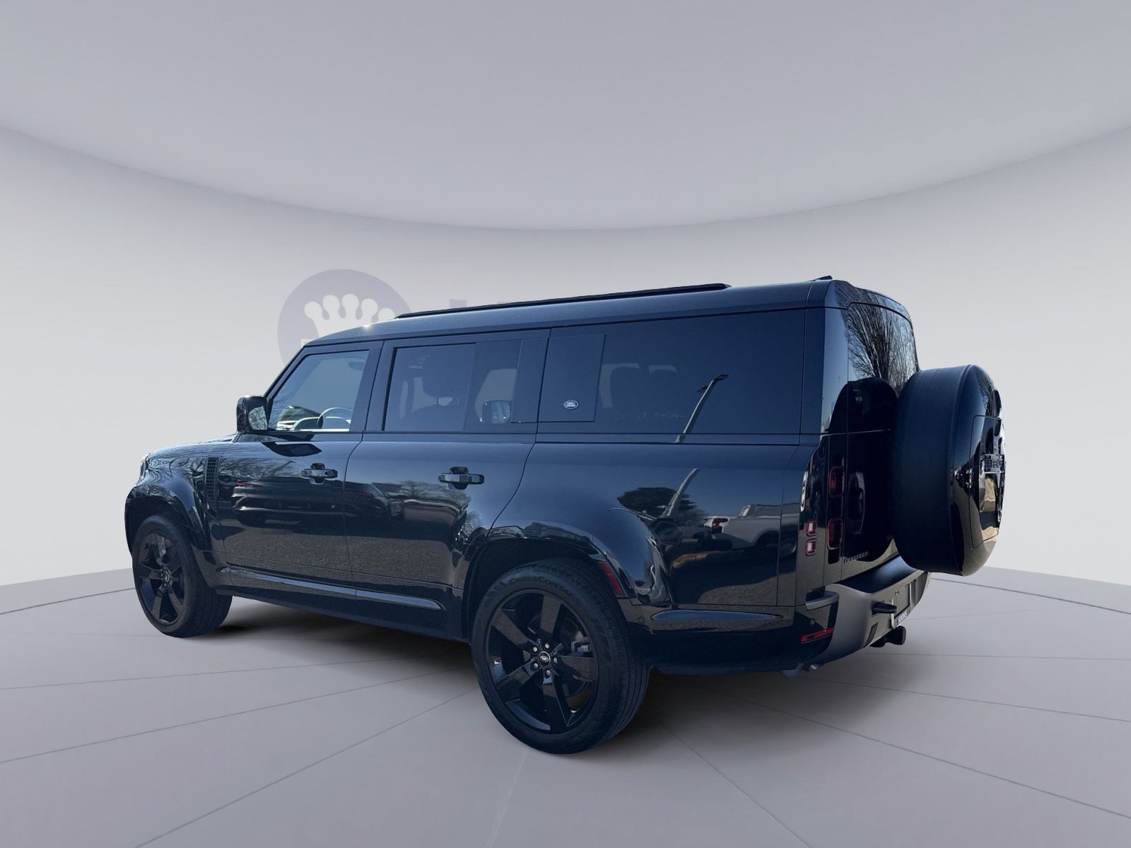 Used 2024 Land Rover Defender 130 X-Dynamic SE image 4