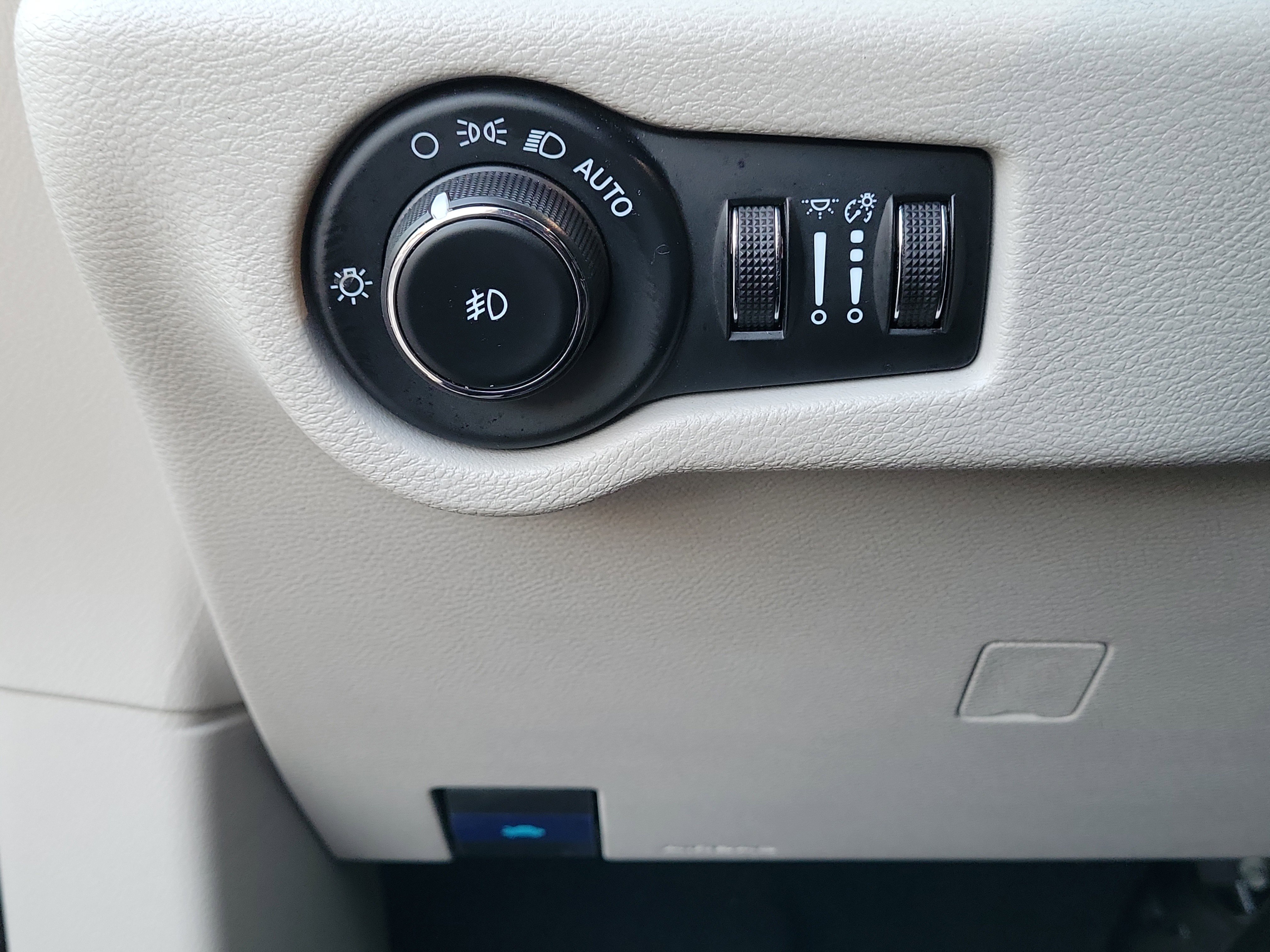 Used 2024 Chrysler Pacifica Select image 20