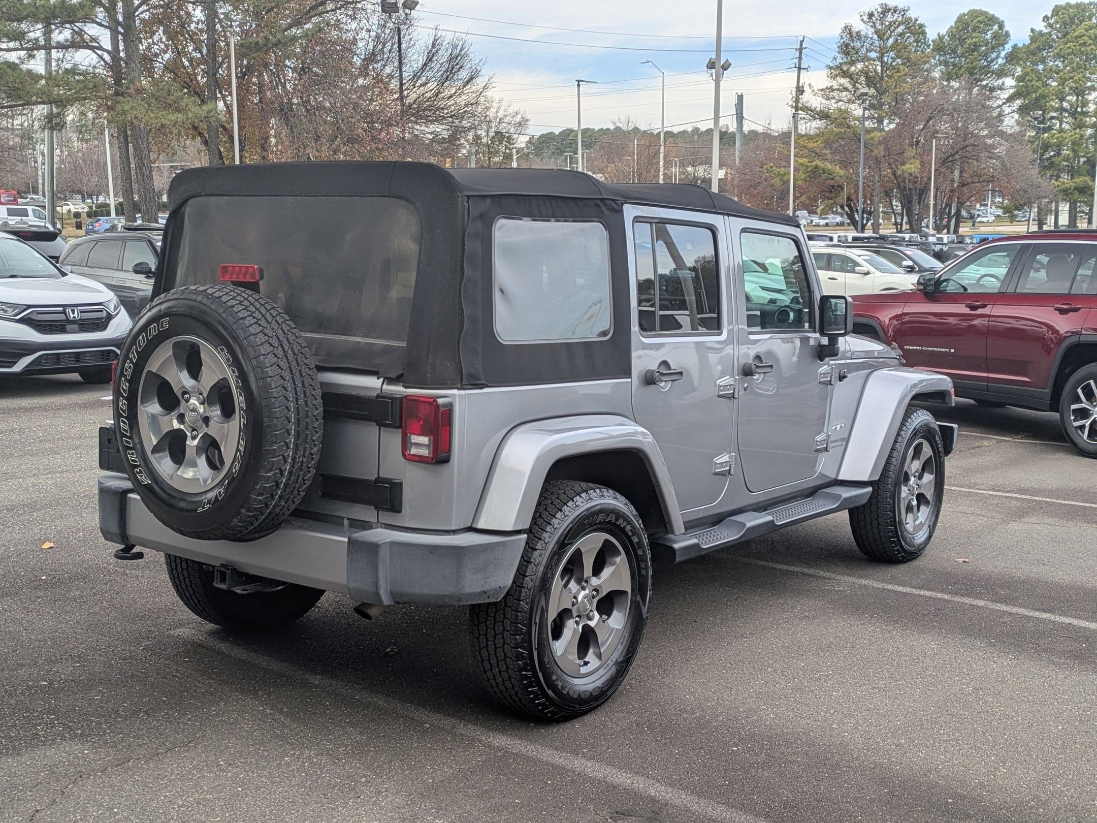 Used 2018 Jeep Wrangler Unlimited Sahara w/ Connectivity Group image 5