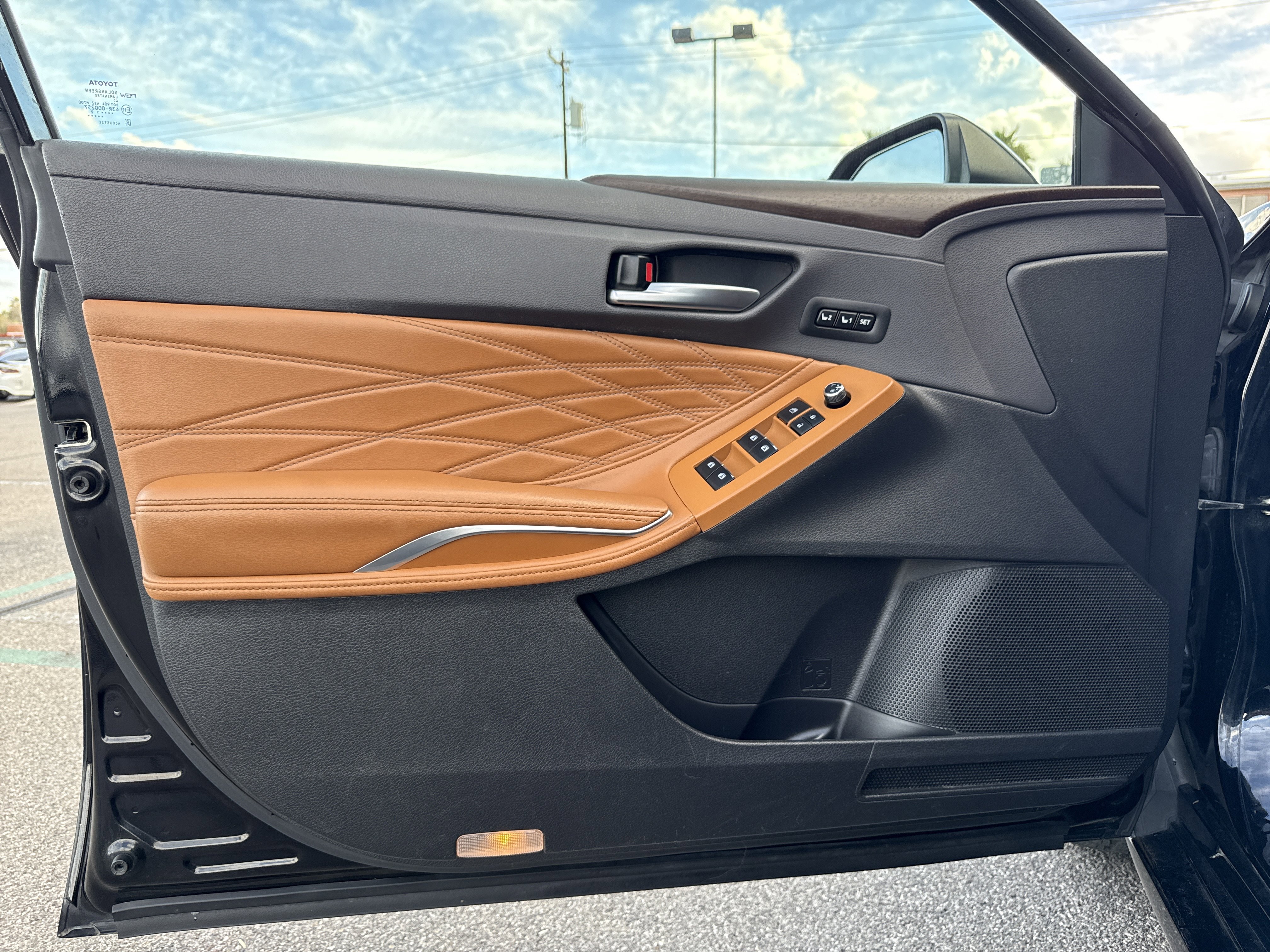 Used 2019 Toyota Avalon Limited w/ All Weather Liner Package image 9